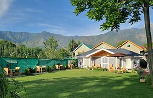 Upani Cottages