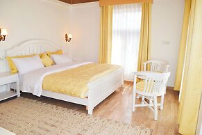 Upani Cottages