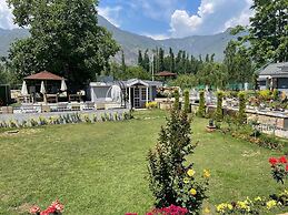 Upani Cottages