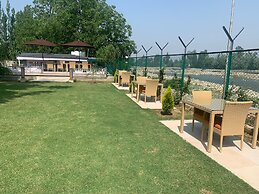 Upani Cottages