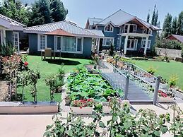 Upani Cottages