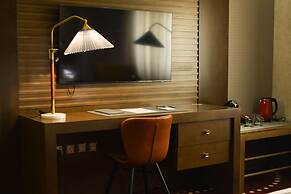 Redwaves Hotel