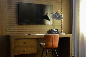 Redwaves Hotel