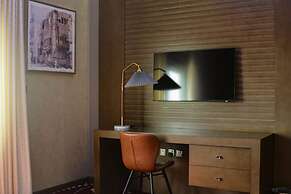 Redwaves Hotel