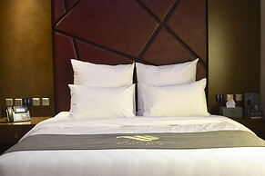 Redwaves Hotel