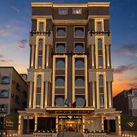 Redwaves Hotel