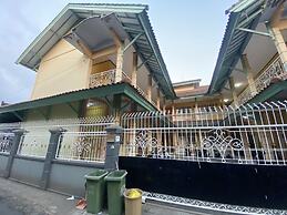 OYO Life 93265 Kos Cendana Seruni Raya