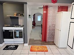 House - Sleeps 8 - Garden - Parking