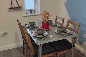 Apartment - Sleeps 4 - Parking - Station Close