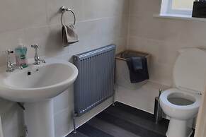 Apartment - Sleeps 4 - Parking - Station Close
