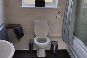 Apartment - Sleeps 4 - Parking - Station Close