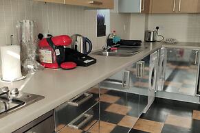 Apartment - Sleeps 4 - Parking - Station Close