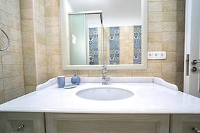Karyo Villa,- 4bd, 3min On Foot From The Beach!