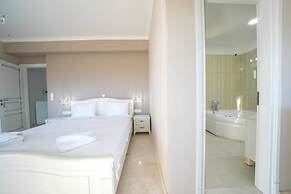 Karyo Villa,- 4bd, 3min On Foot From The Beach!