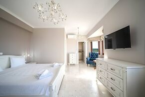 Karyo Villa,- 4bd, 3min On Foot From The Beach!