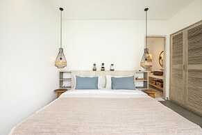 Spectacular 4BR Villa, 400m to Beachfront Elegance