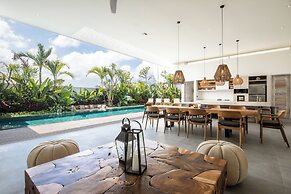 Spectacular 4BR Villa, 400m to Beachfront Elegance