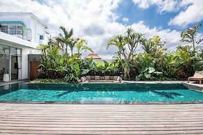 Spectacular 4BR Villa, 400m to Beachfront Elegance