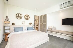 Spectacular 4BR Villa, 400m to Beachfront Elegance