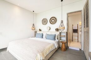 Spectacular 4BR Villa, 400m to Beachfront Elegance