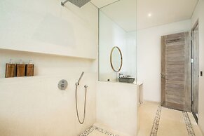 Spectacular 4BR Villa, 400m to Beachfront Elegance