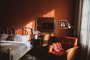 Iris House Hotel