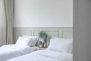 Iris House Hotel