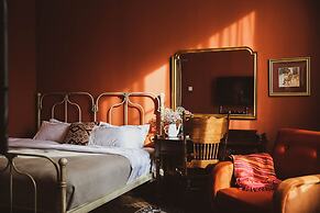 Iris House Hotel