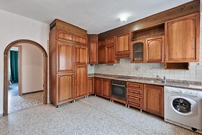 Venice H&S APT Private Room With AC