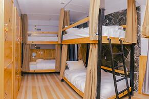 Roamers Inn - Hostel