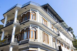 Roamers Inn - Hostel