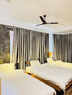 Roamers Inn - Hostel