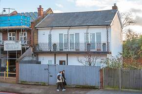 Chic 2-bedroom Home - Richmond Upon Thames