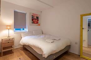 Chic 2-bedroom Home - Richmond Upon Thames