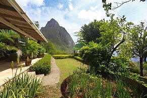 Authentic St. Lucian Experience At Prestigious Villa - Colibri Cottage