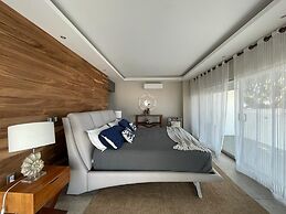 Luxury Palms