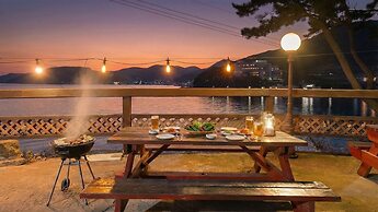 Geoje Sunbeachoceanview Dog Pension