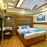 Luxury Houseboat