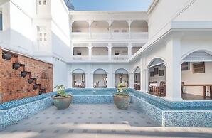 Lanna Inthan Hotel & Resort