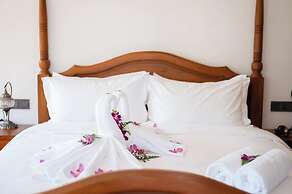 Lanna Inthan Hotel & Resort