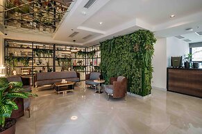 Monday Hotel