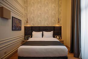 Monday Hotel
