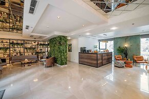 Monday Hotel