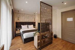 Monday Hotel