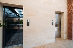Monday Hotel