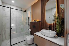 Monday Hotel