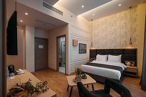 Monday Hotel