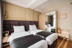 Monday Hotel