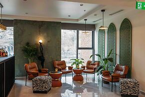 Monday Hotel