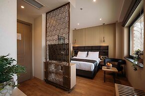 Monday Hotel